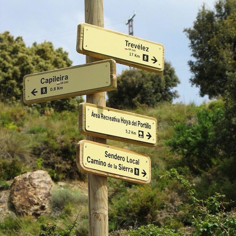 Wegwijzers op de routes...