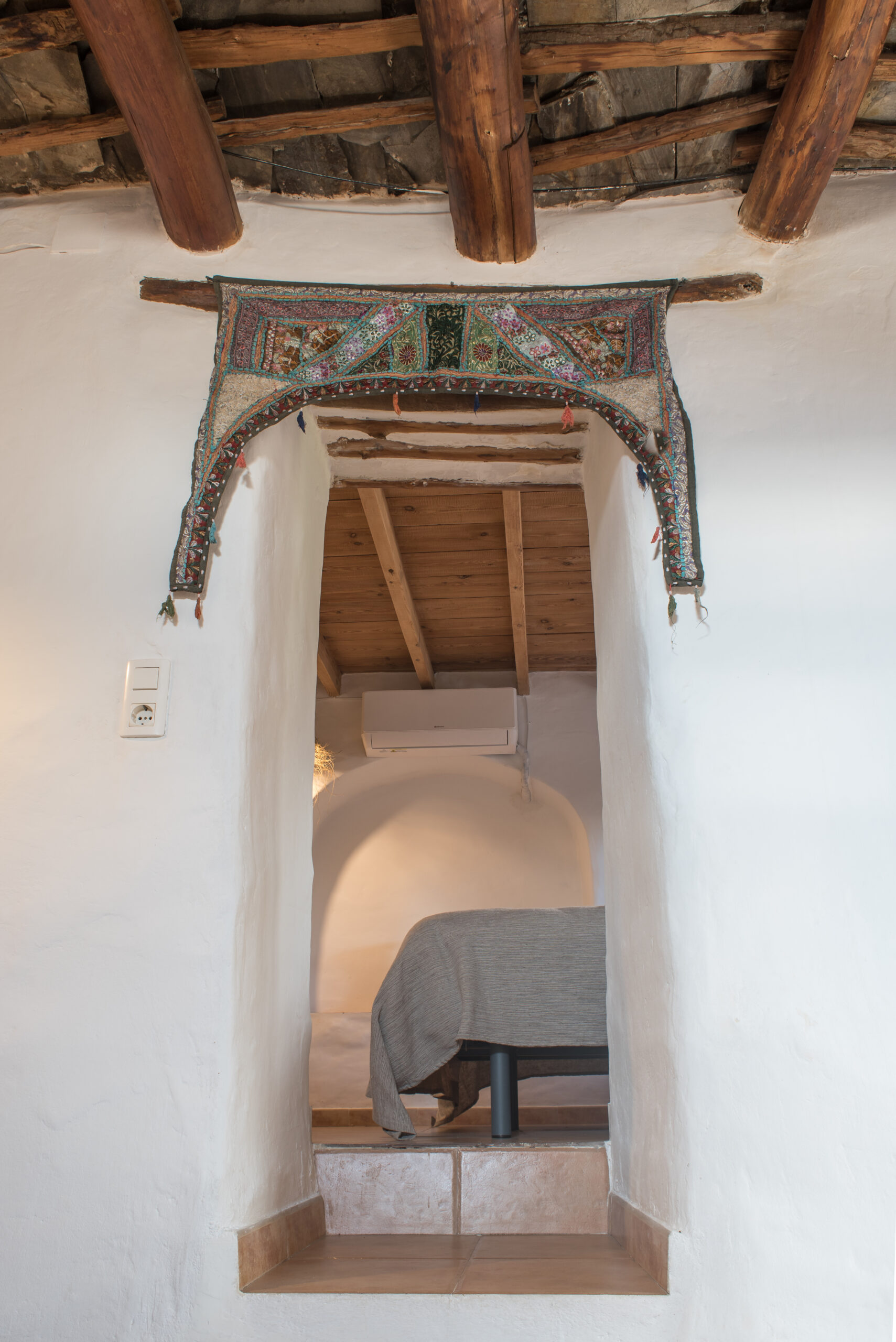 Slaapkamer entree vanaf woonkamer